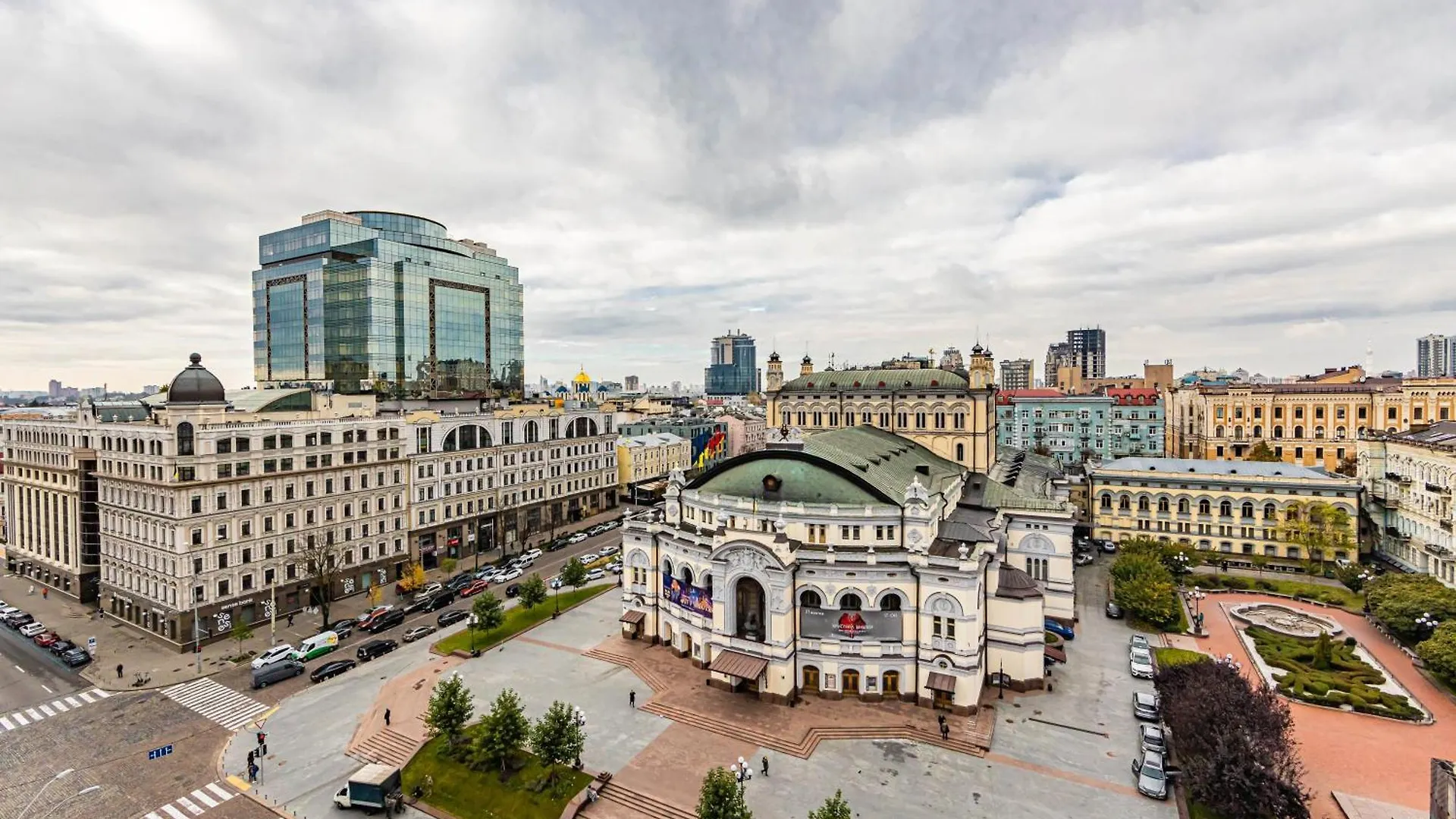 Апартаменти 4-Кімнатні В Центрі Києва, Поруч З Оперним Театром Kyiv